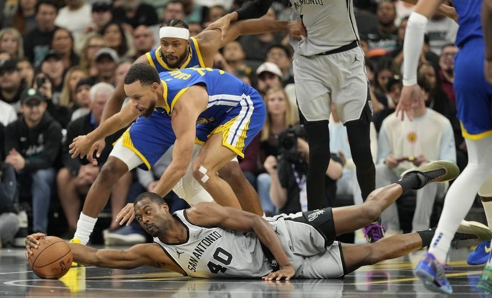 开云网页版-独行侠绝地反击德国男篮，库里送出助攻