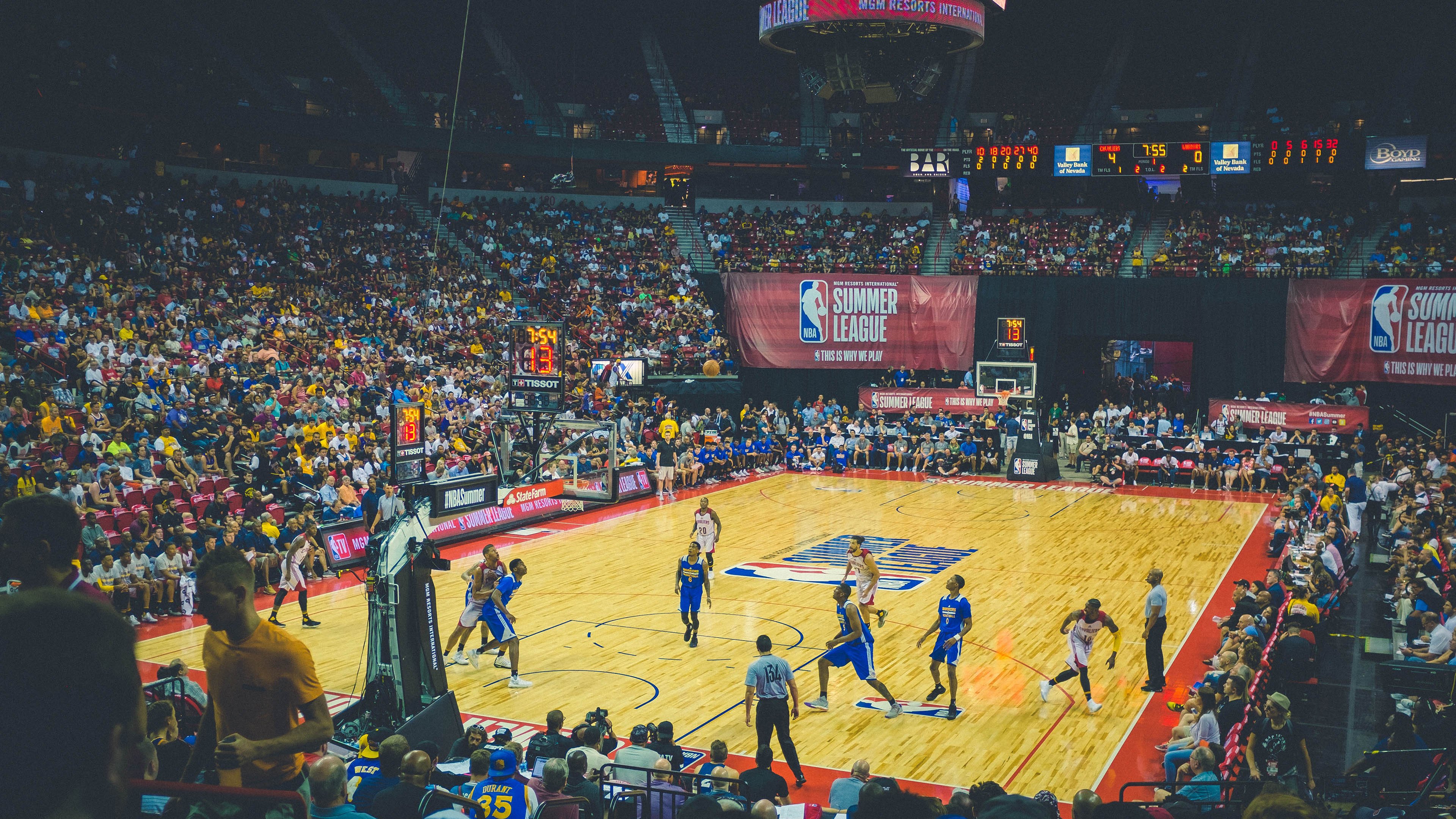 开云体育APP下载-英格拉姆主宰赛场，湖人险胜火箭，全场最佳无争议